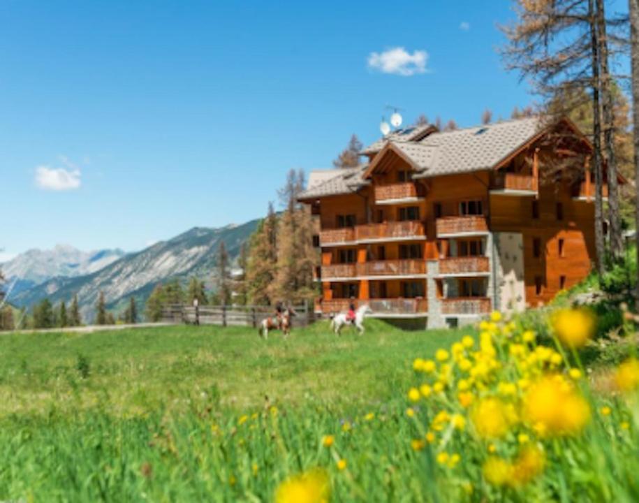 Residence L'Albane Вар Екстериор снимка